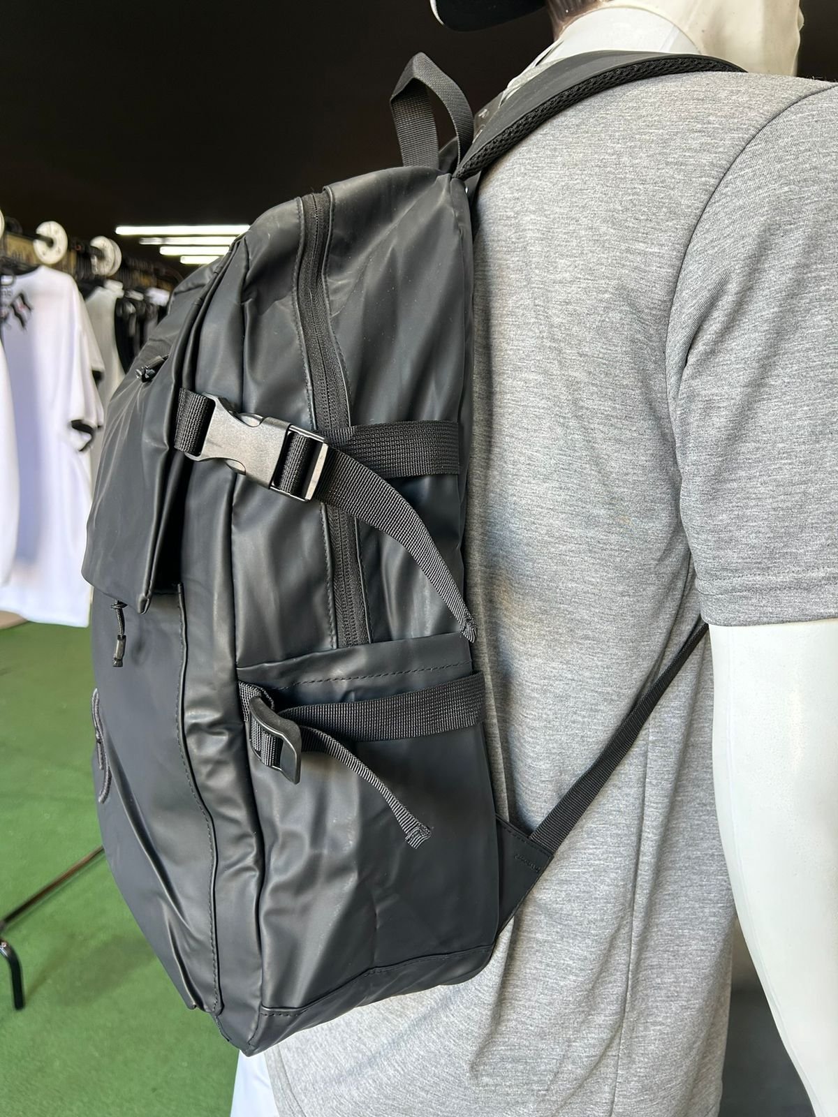 Mochila Bola do F Preta Força Jovem Vasco – FJV - Imagem 4